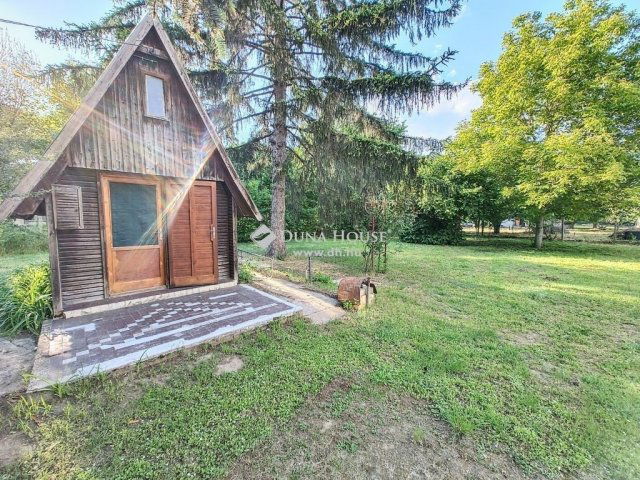 Eladó családi ház, Szegeden 13.5 M Ft, 2 szobás
