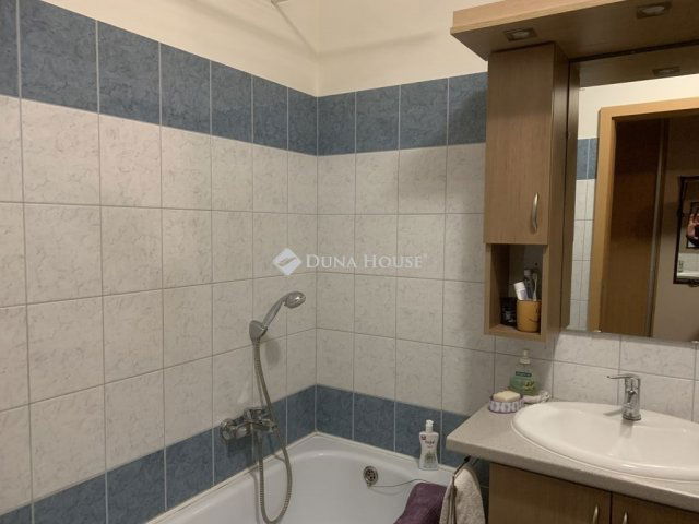 Eladó téglalakás, Zalaegerszegen 61.99 M Ft, 3 szobás