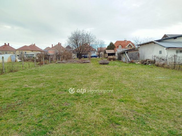 Eladó telek, Pápán 14.8 M Ft / költözzbe.hu