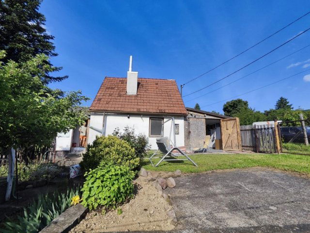 Eladó családi ház, Pécsett 19.9 M Ft, 2 szobás