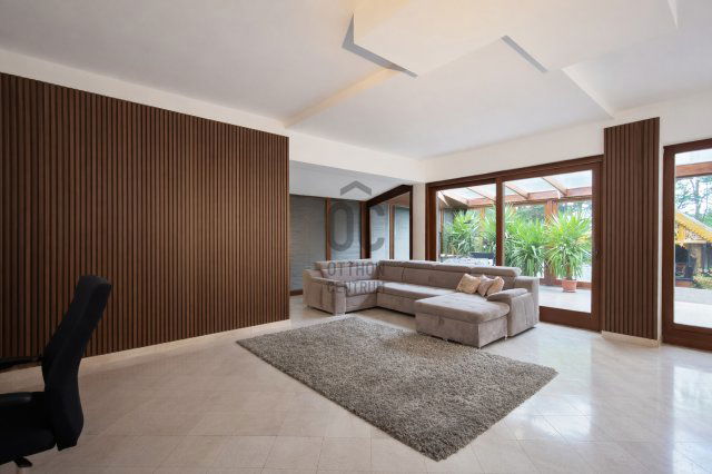 Eladó családi ház, Velencén 225 M Ft, 8 szobás