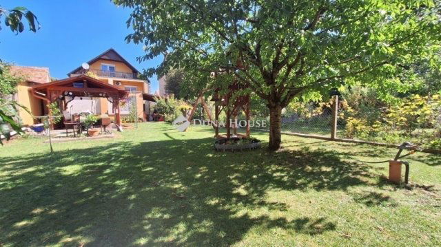 Eladó családi ház, Székesfehérvárott 131 M Ft, 6 szobás