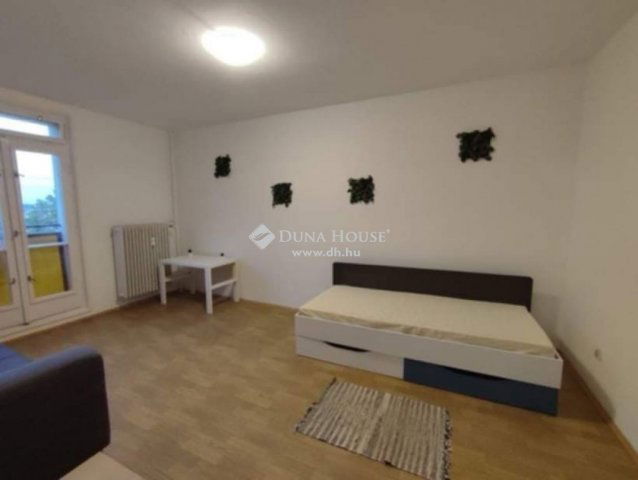 Eladó téglalakás, Pécsett 52.5 M Ft, 2 szobás