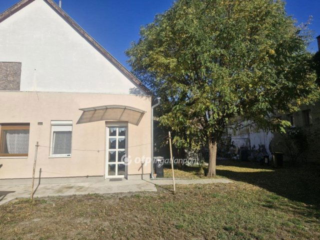 Eladó téglalakás, Tolnán 19.5 M Ft, 1 szobás