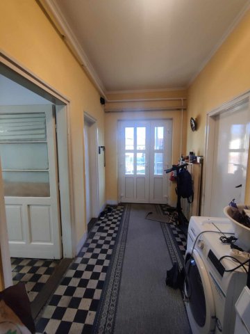 Eladó családi ház, Esztergomban 75.99 M Ft, 3 szobás