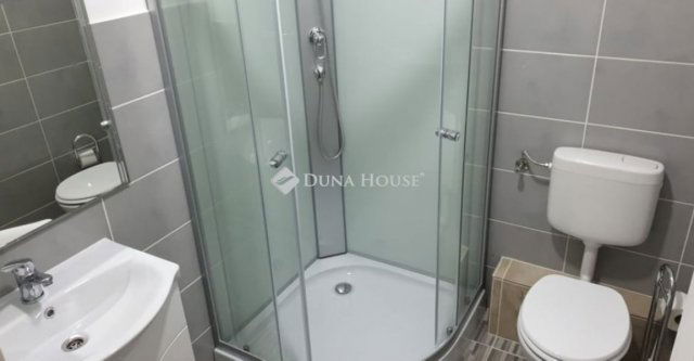 Eladó családi ház, Zalaegerszegen 189 M Ft, 8 szobás