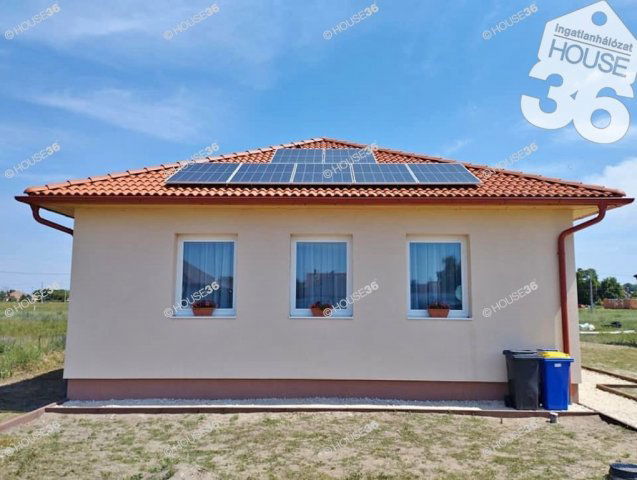 Eladó családi ház, Tiszakécskén 67.9 M Ft, 5 szobás