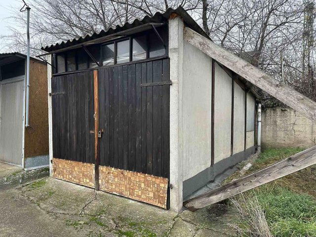 Eladó garázs, Vácon 9 M Ft / költözzbe.hu