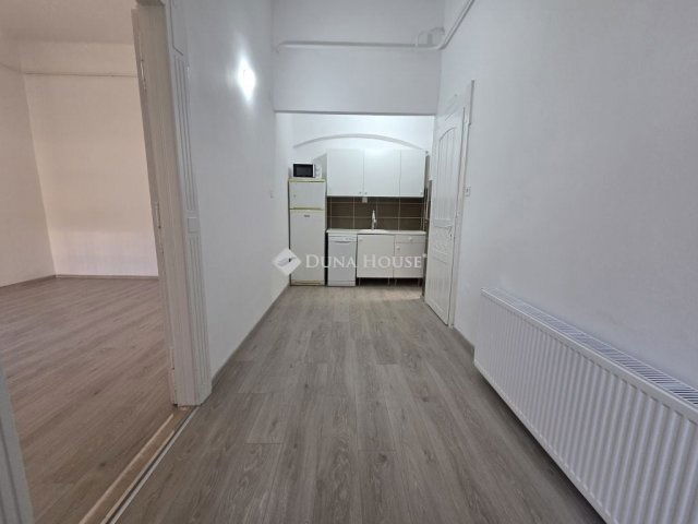 Eladó téglalakás, Budapesten, VII. kerületben, Verseny utcában