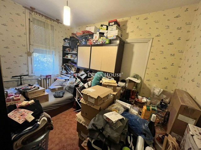 Eladó téglalakás, Szekszárdon 50 M Ft, 3 szobás