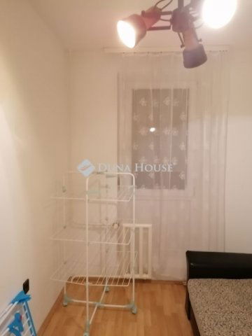 Eladó panellakás, Pécsett 34.9 M Ft, 1+1 szobás