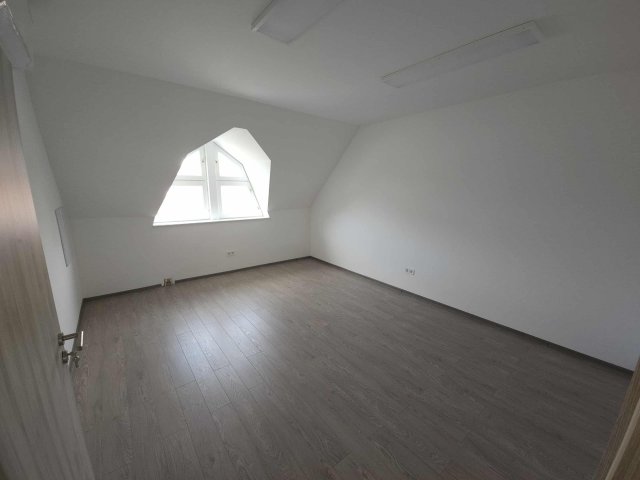 Kiadó iroda, Kecskeméten, Széchenyi téren 59 E Ft / hó