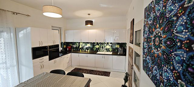 Eladó családi ház, Halásztelken 189.9 M Ft, 7+1 szobás