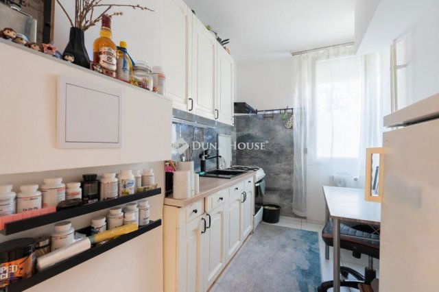 Eladó téglalakás, Tatabányán, Béla Király körtéren 42.9 M Ft