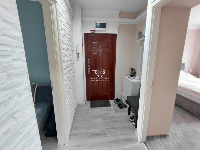 Eladó panellakás, Ózdon, Vasvár úton 15.9 M Ft, 2+1 szobás
