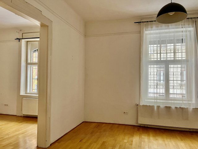 Eladó téglalakás, Budapesten, VI. kerületben 89.9 M Ft, 2 szobás