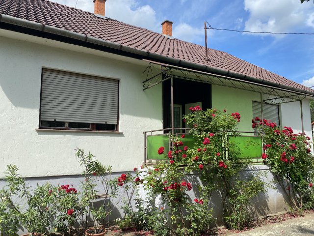 Eladó családi ház, Halmajon 33.5 M Ft, 3 szobás
