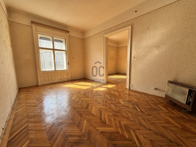 Eladó téglalakás, Budapesten, V. kerületben, Báthory utcában