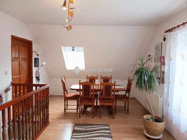 Eladó családi ház, Újkéren 79 M Ft, 5 szobás