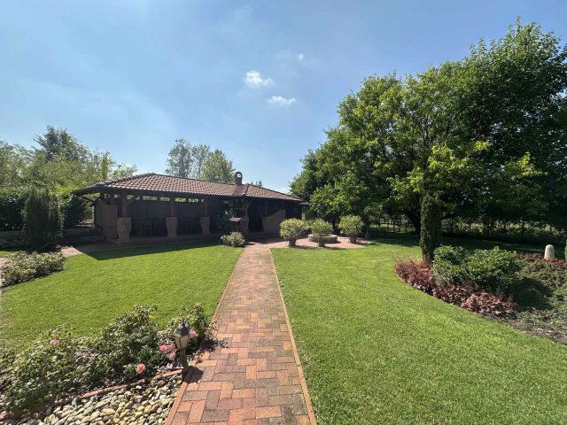 Eladó családi ház, Kecskeméten 224.9 M Ft, 7 szobás