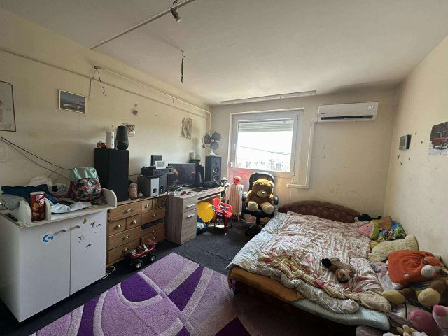 Eladó panellakás, Komlón, Hegyhát utcában 16.99 M Ft