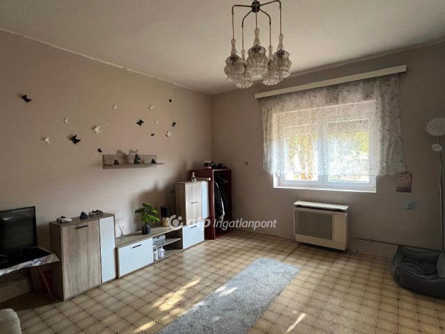 Eladó családi ház, Székesfehérvárott 70 M Ft, 3 szobás