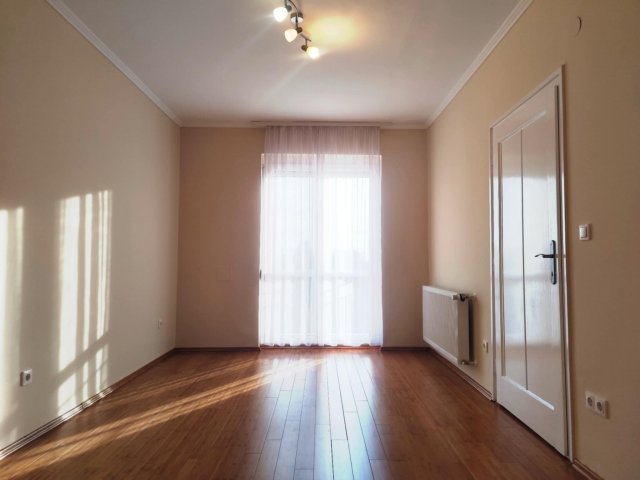 Eladó panellakás, Keszthelyen 56 M Ft, 3 szobás