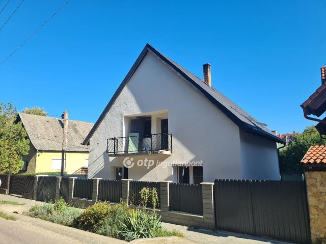 Eladó családi ház, Törökbálinton 170 M Ft, 9 szobás