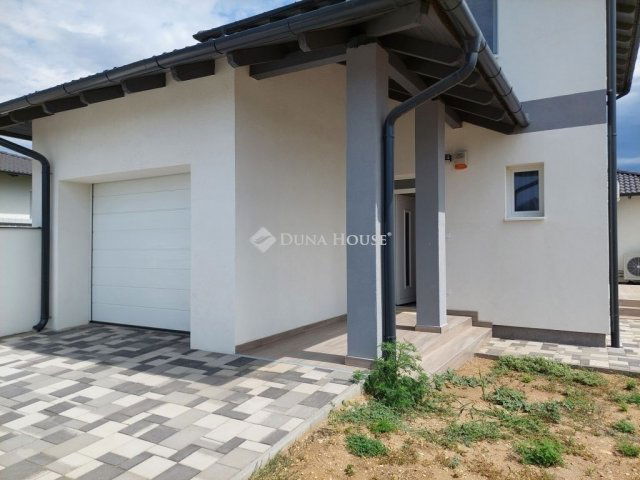 Eladó sorház, Budapesten, XVIII. kerületben 139.9 M Ft, 4 szobás