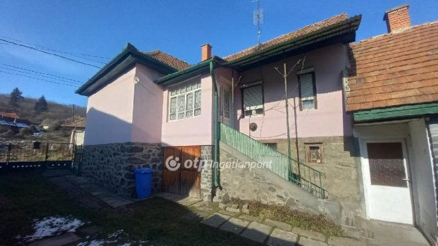 Eladó családi ház, Somoskőújfalun 14.8 M Ft, 4 szobás