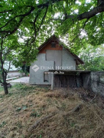Eladó családi ház, Áporkán 65 M Ft, 8 szobás