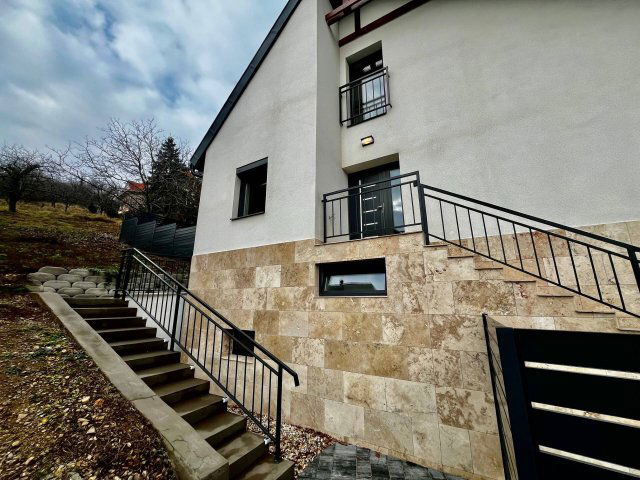 Eladó téglalakás, Pécsett 84.9 M Ft, 3 szobás