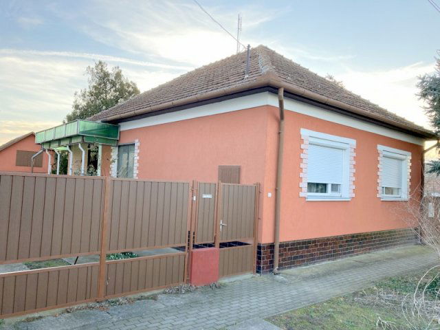 Eladó családi ház, Apátfalván 19 M Ft, 3 szobás