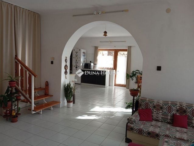 Eladó családi ház, Kiskunlacházán 85 M Ft, 5 szobás