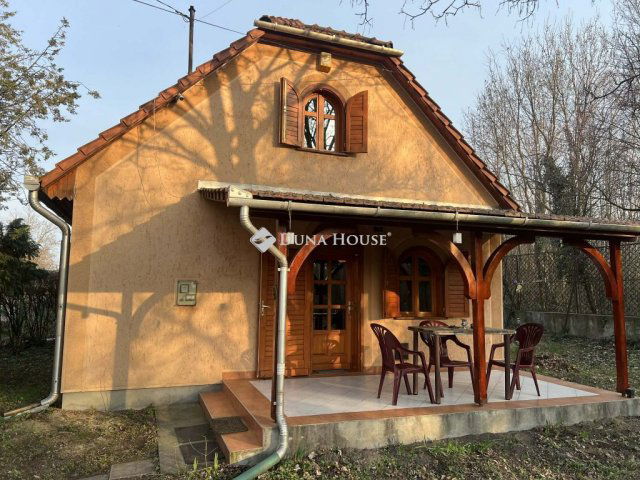 Eladó nyaraló, Jászapátiban 18.2 M Ft, 2 szobás