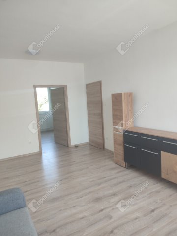 Kiadó téglalakás, albérlet, Tatabányán 180 E Ft / hó