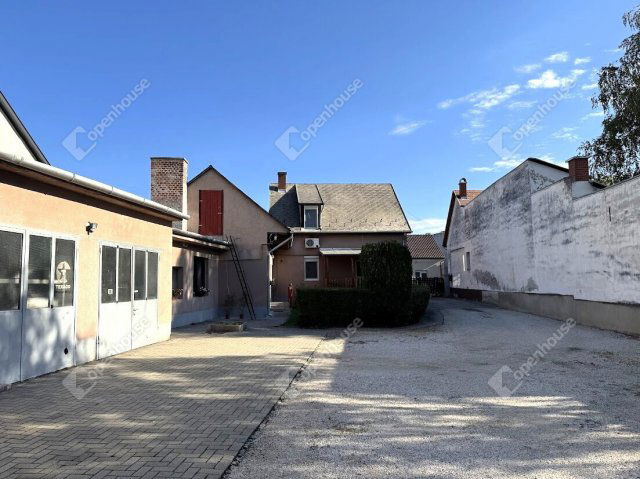 Eladó családi ház, Székesfehérvárott 119 M Ft, 5 szobás