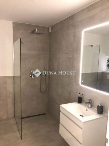 Eladó téglalakás, Pécsett 63.9 M Ft, 2 szobás