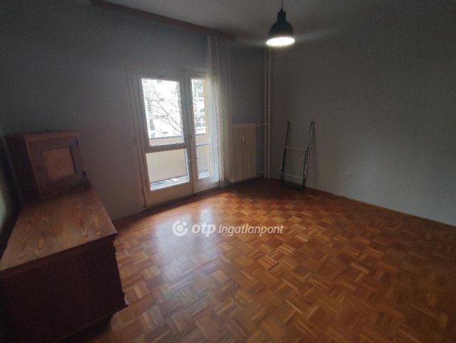 Kiadó panellakás, albérlet, Pécsett 140 E Ft / hó, 2 szobás