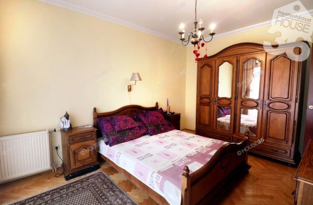 Eladó családi ház, Kecskeméten 200 M Ft, 7 szobás