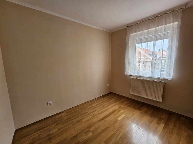 Kiadó téglalakás, albérlet, Pápán 140 E Ft / hó, 1+2 szobás