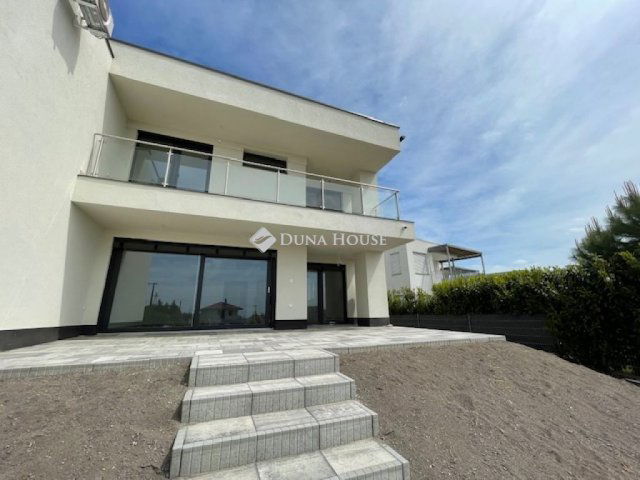 Eladó ikerház, Balatonfüreden 249.9 M Ft, 4 szobás