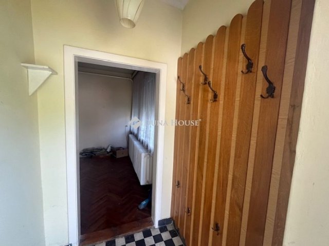 Eladó családi ház, Pécsett 42 M Ft, 4 szobás