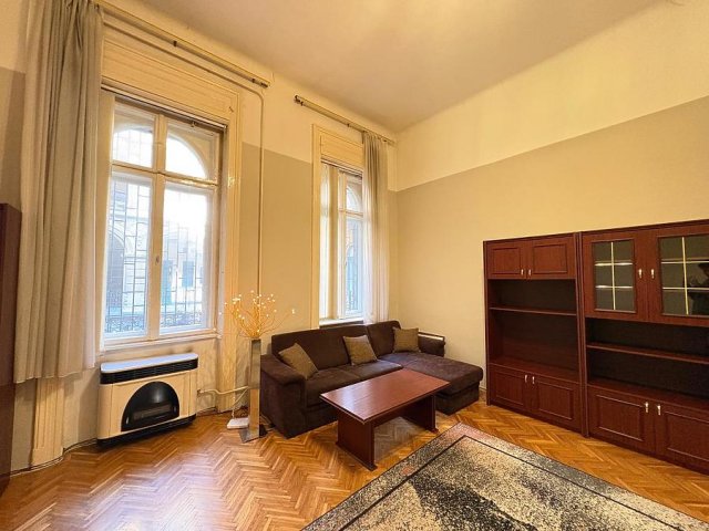 Eladó téglalakás, Budapesten, VI. kerületben, Podmaniczky utcában