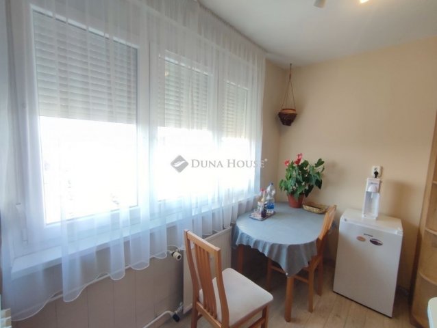 Eladó panellakás, Kecskeméten 42.99 M Ft, 2 szobás