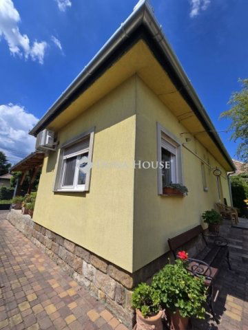 Eladó családi ház, Vácon 120 M Ft, 3 szobás
