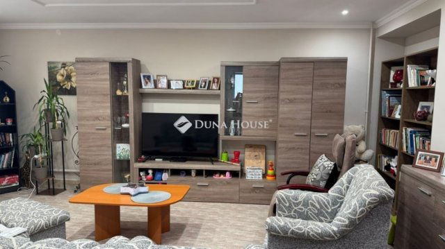 Eladó családi ház, Debrecenben 116.9 M Ft, 6 szobás