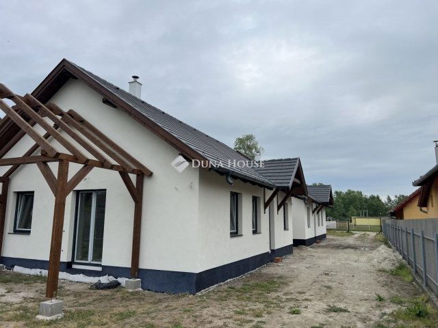 Eladó ikerház, Tápiószecsőn 75.9 M Ft, 4 szobás