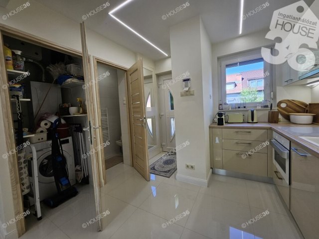 Eladó panellakás, Kecskeméten 92.99 M Ft, 3 szobás