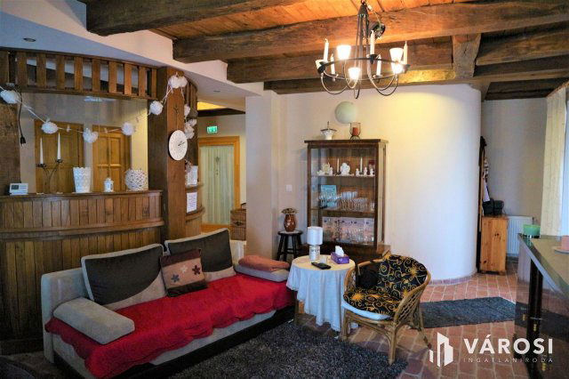Eladó hotel, Komlósdon 280 M Ft, 4+1 szobás